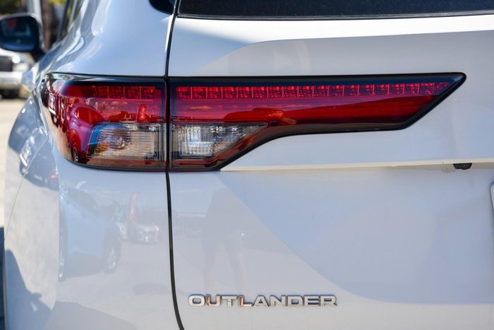 2021 Mitsubishi Outlander ES ZM MY22 AWD White