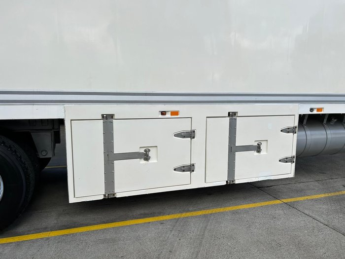 2011 FTE St3 22 Pallet -30 Freezer, Rear Evap, Rt Side Door
