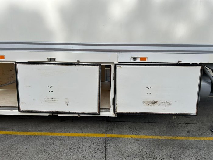 2011 FTE St3 22 Pallet -30 Freezer, Rear Evap, Rt Side Door