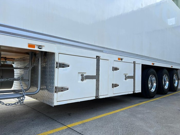 2011 FTE St3 22 Pallet -30 Freezer, Rear Evap, Rt Side Door
