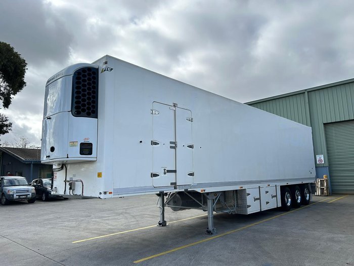 2011 FTE St3 22 Pallet -30 Freezer, Rear Evap, Rt Side Door