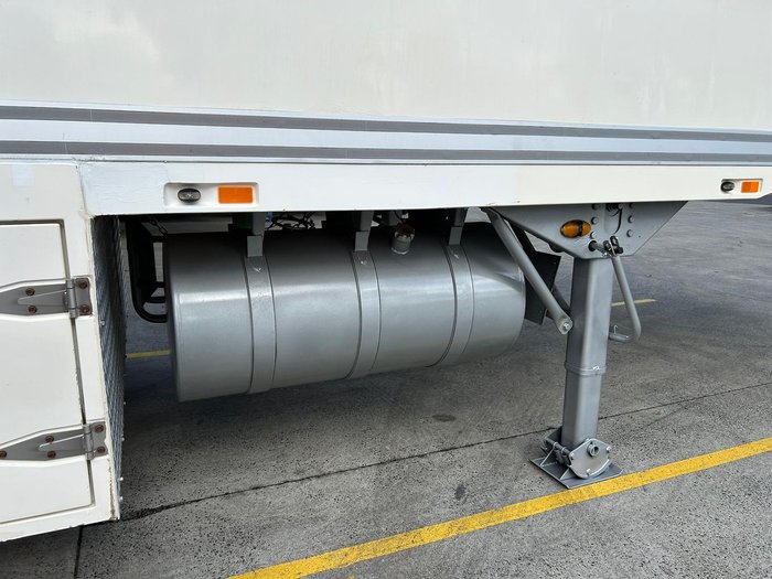 2011 FTE St3 22 Pallet -30 Freezer, Rear Evap, Rt Side Door