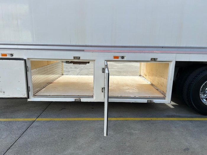 2011 FTE St3 22 Pallet -30 Freezer, Rear Evap, Rt Side Door