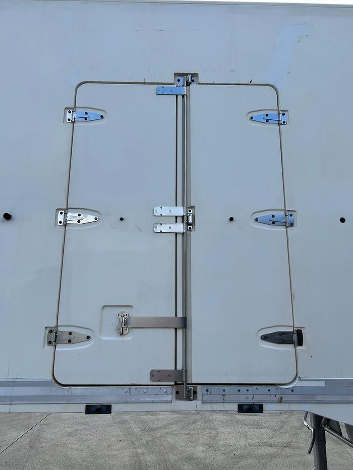 2011 FTE St3 22 Pallet -30 Freezer, Rear Evap, Rt Side Door