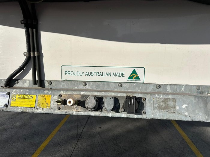 2021 Maxitrans St3 22 Pallet -30 Reefer Double Stacker, Rear Evap, Rt
