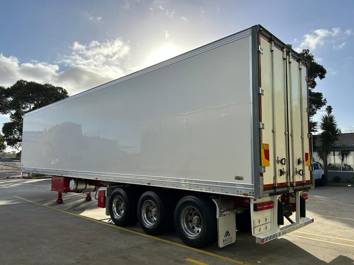 2021 Maxitrans St3 22 Pallet -30 Reefer Double Stacker, Rear Evap, Rt