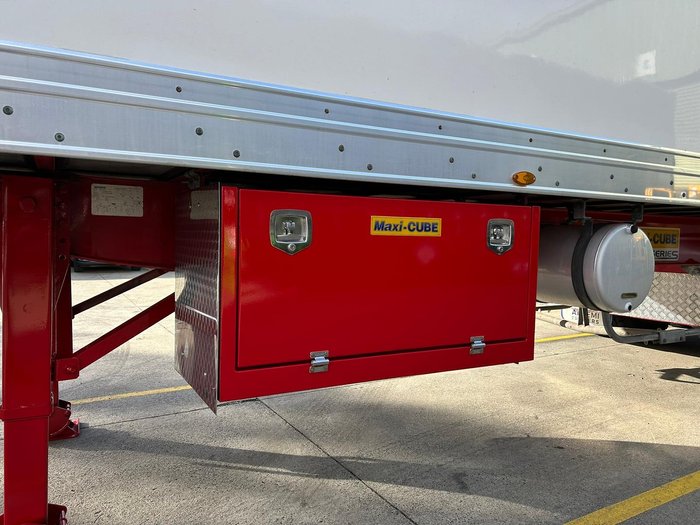 2021 Maxitrans St3 22 Pallet -30 Reefer Double Stacker, Rear Evap, Rt