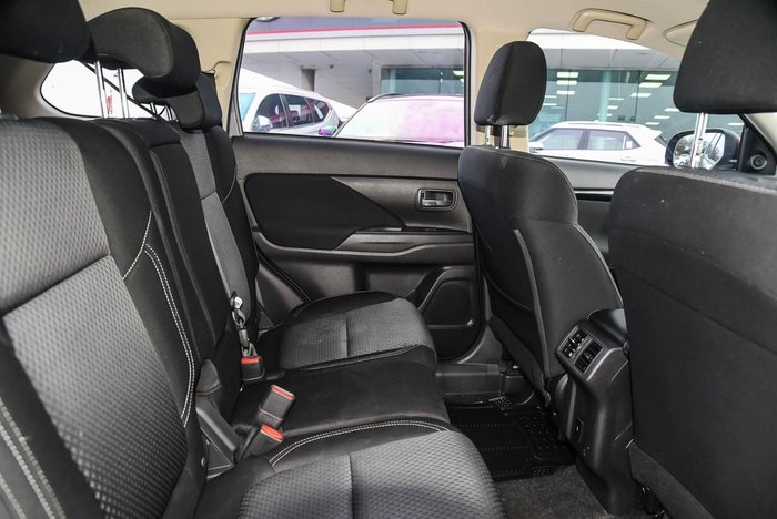 2020 Mitsubishi Outlander ES