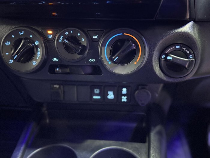 2020 Toyota Hilux SR