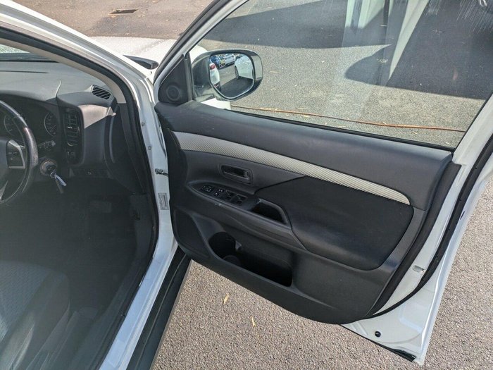 2013 Mitsubishi Outlander ES