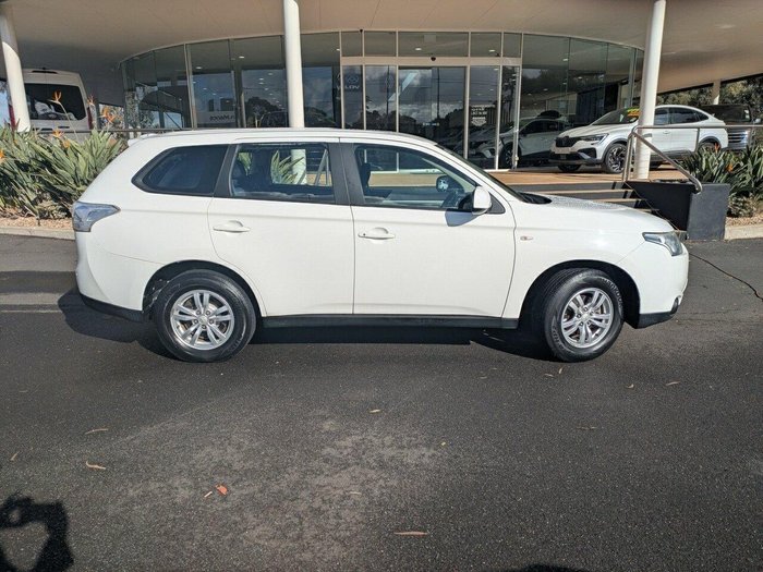 2013 Mitsubishi Outlander ES