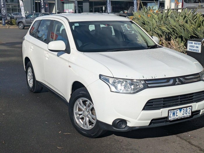 2013 Mitsubishi Outlander ES
