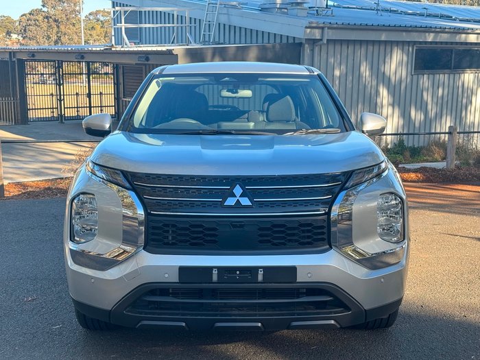 2023 Mitsubishi Outlander ES