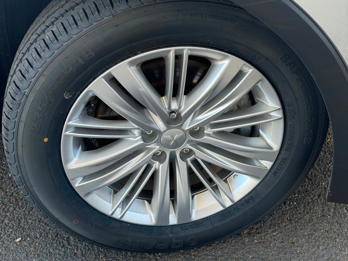 2023 Mitsubishi Outlander ES