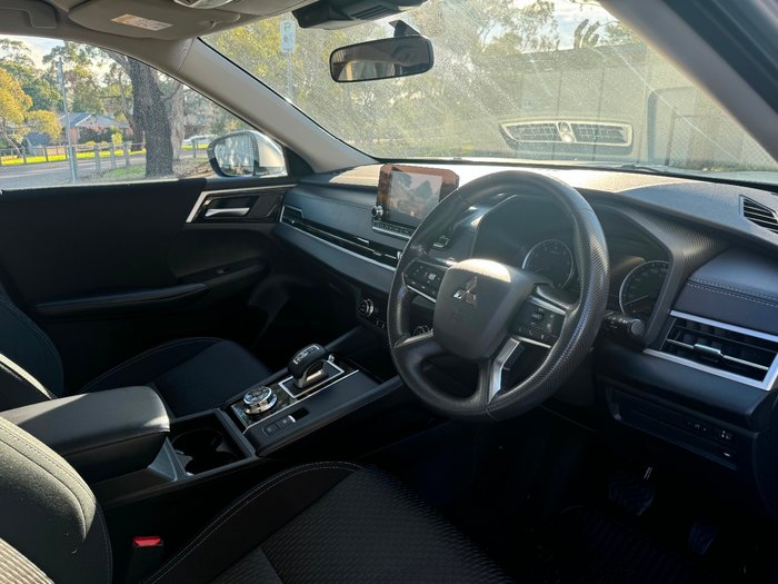 2023 Mitsubishi Outlander ES