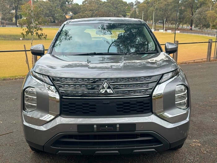 2023 Mitsubishi Outlander ES