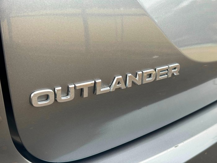 2023 Mitsubishi Outlander ES
