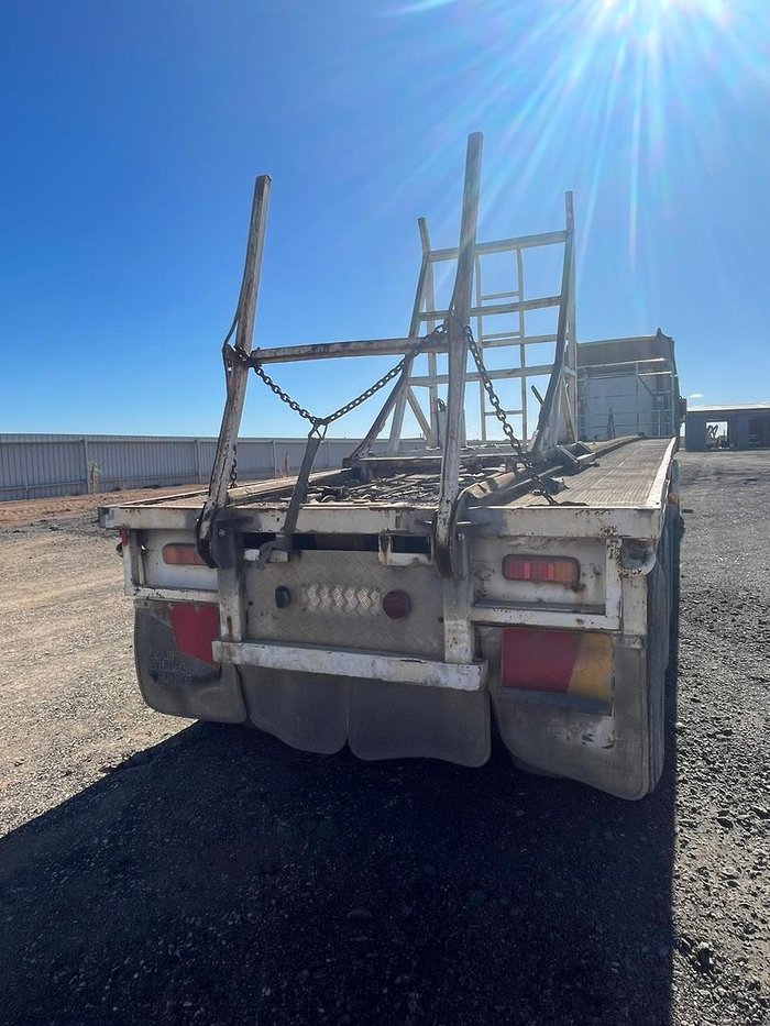 Unknown Tri Axle Flat Bed Trailer