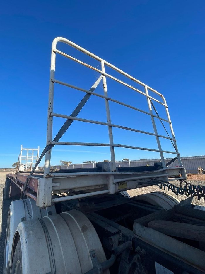 Unknown Tri Axle Flat Bed Trailer