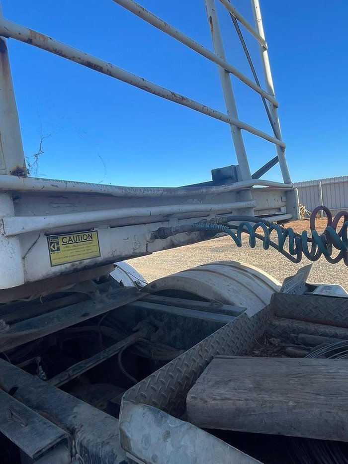 Unknown Tri Axle Flat Bed Trailer