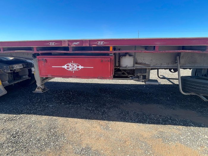 Unknown Tri Axle Flat Bed Trailer