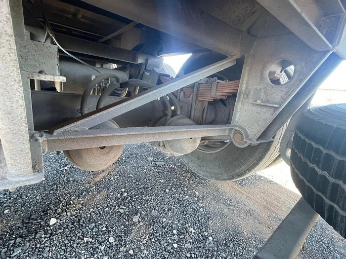 Unknown Tri Axle Flat Bed Trailer