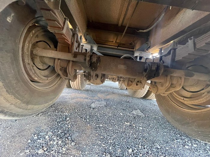 Unknown Tri Axle Flat Bed Trailer