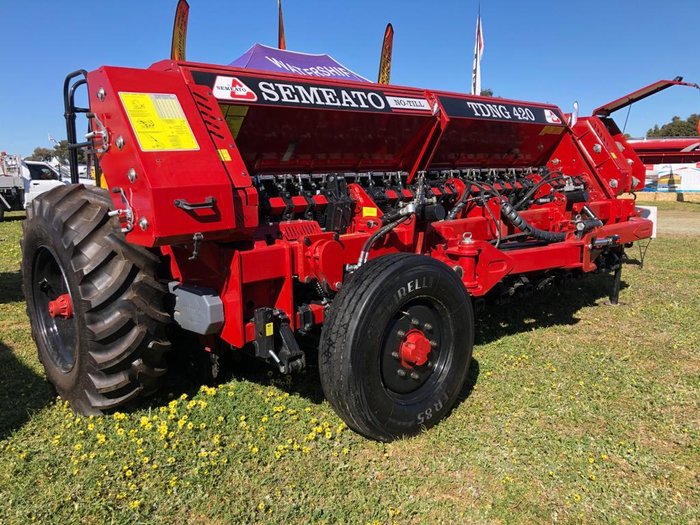 0 SEMEATO TDNG 420 DOUBLE DISC SEEDER IN STOCK NOW EX DEMO RED