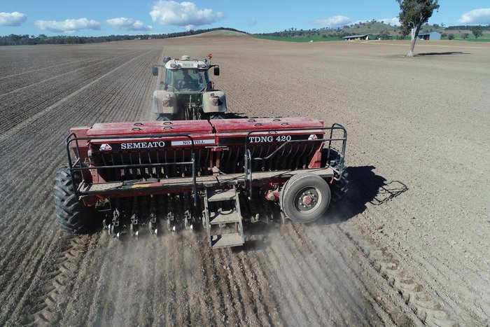 0 SEMEATO TDNG 420 DOUBLE DISC SEEDER IN STOCK NOW EX DEMO RED