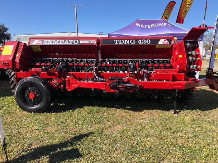 0 SEMEATO TDNG 420 DOUBLE DISC SEEDER IN STOCK NOW EX DEMO RED