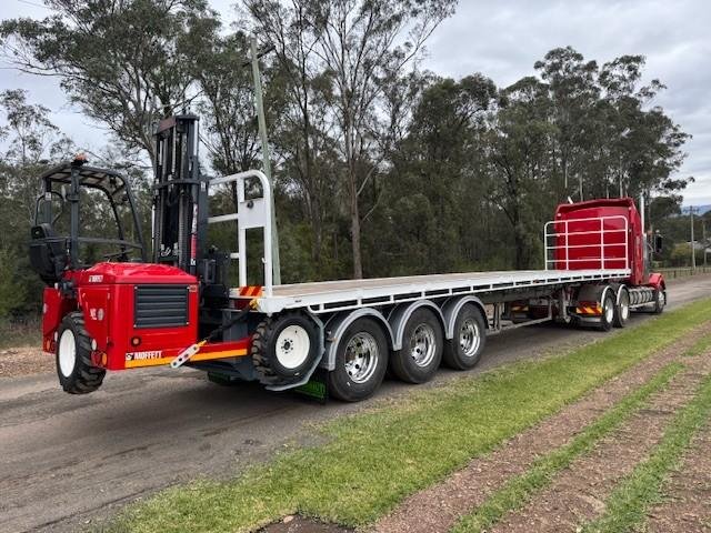 2002 Haulmark 41Ft Tri-Axle Trailer With New M4 Moffett 