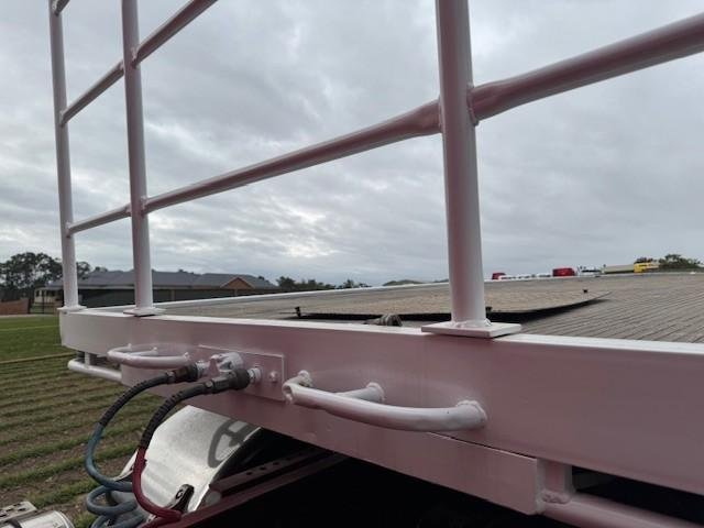 2002 Haulmark 41Ft Tri-Axle Trailer With New M4 Moffett 