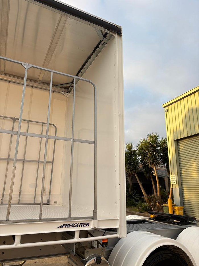 2025 Maxitrans St3 Lead A 12 Pallet Sd Curtain Sider