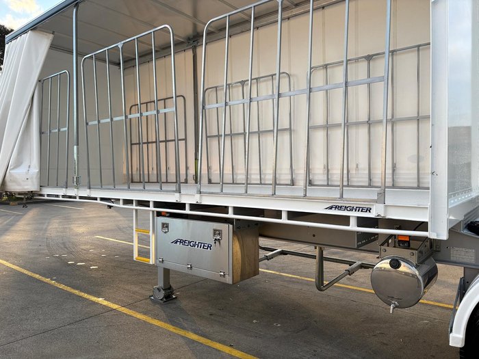 2025 Maxitrans St3 Lead A 12 Pallet Sd Curtain Sider
