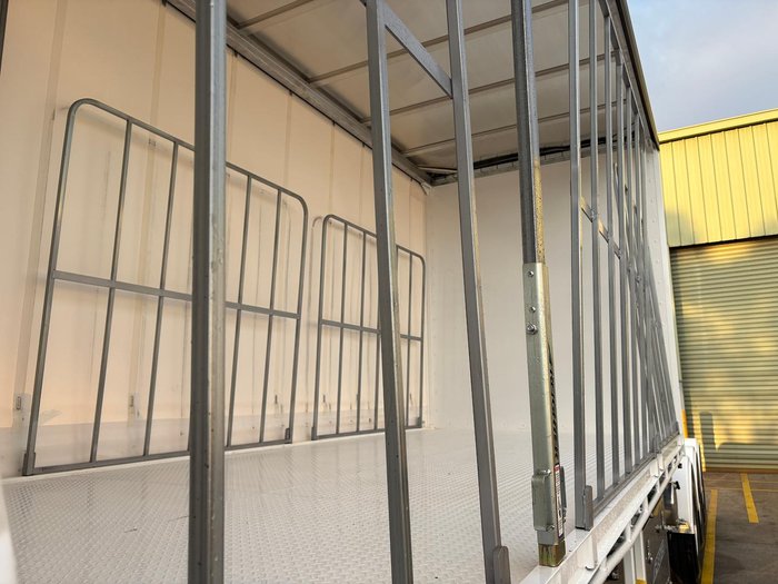 2025 Maxitrans St3 Lead A 12 Pallet Sd Curtain Sider
