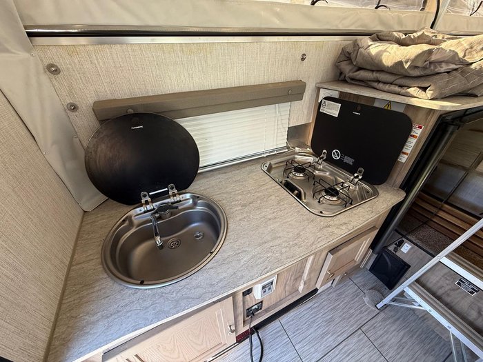 2022 Palomino Ss550 Slide On Camper