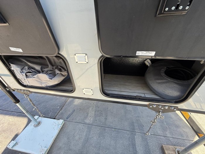 2022 Palomino Ss550 Slide On Camper