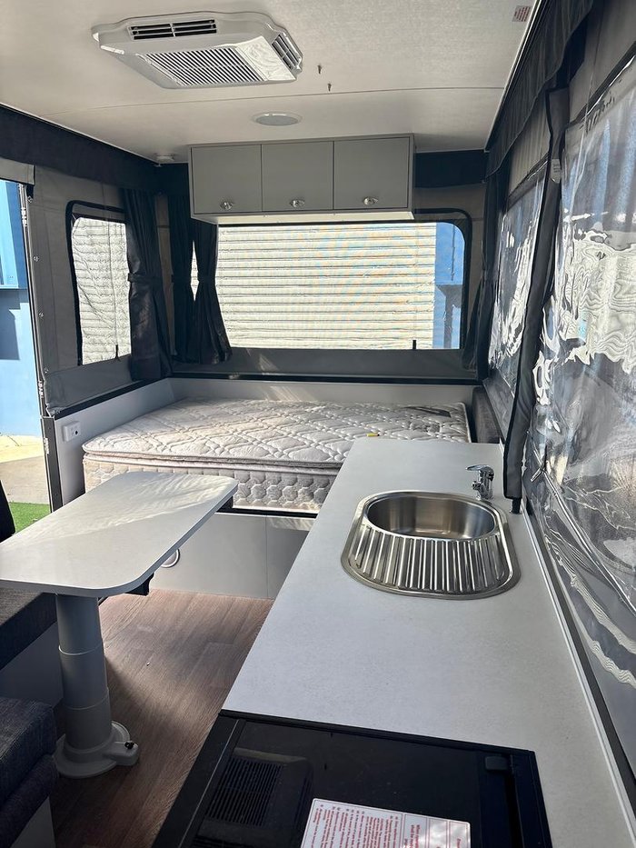 2022 Goldstream Crown St Platinum