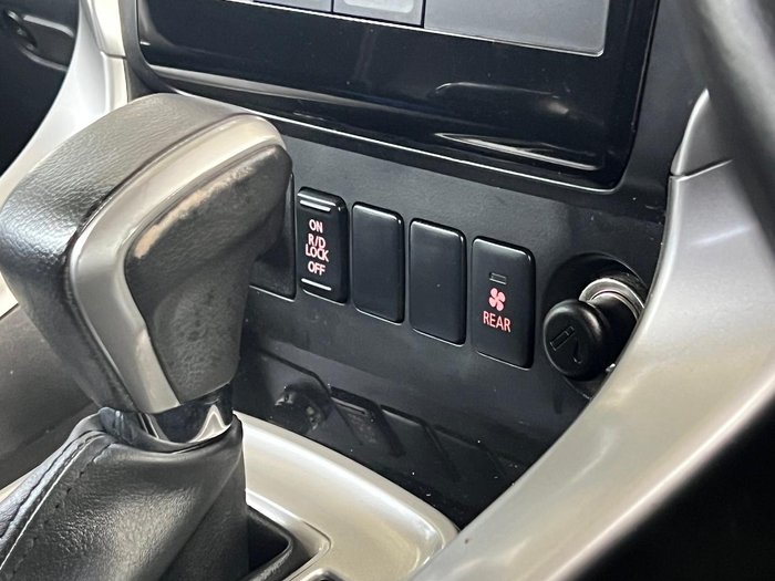 2016 Mitsubishi Pajero Sport Exceed