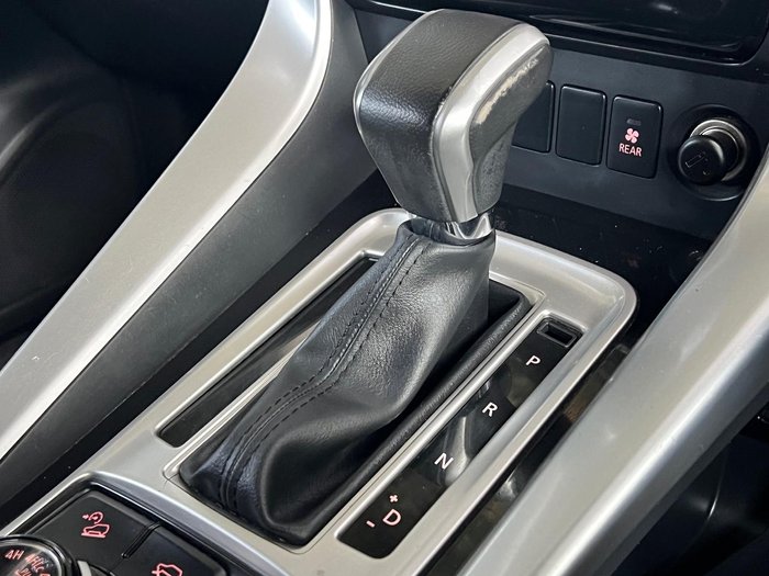 2016 Mitsubishi Pajero Sport Exceed