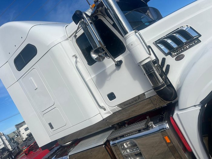 2018 Mack Superliner 131 Ton Rated Mack Superliner 6x4 prime mover