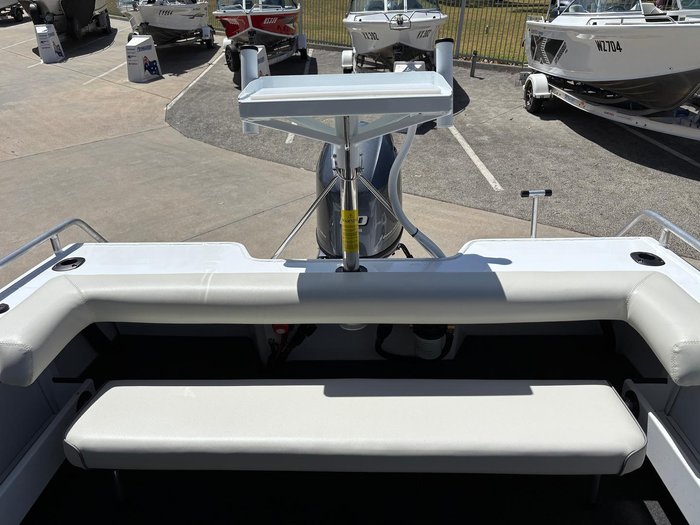2025 QUINTREX 430 Fishabout Pro