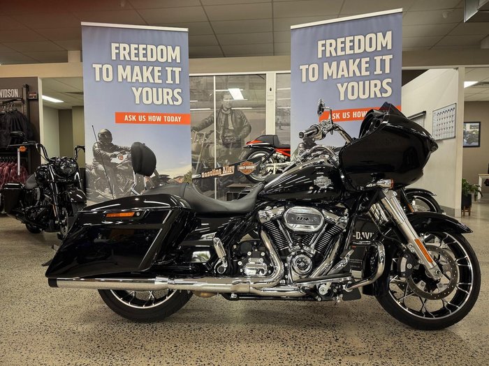 2022 Harley-Davidson Road Glide Special 114 (FLTRXS) Touring Black