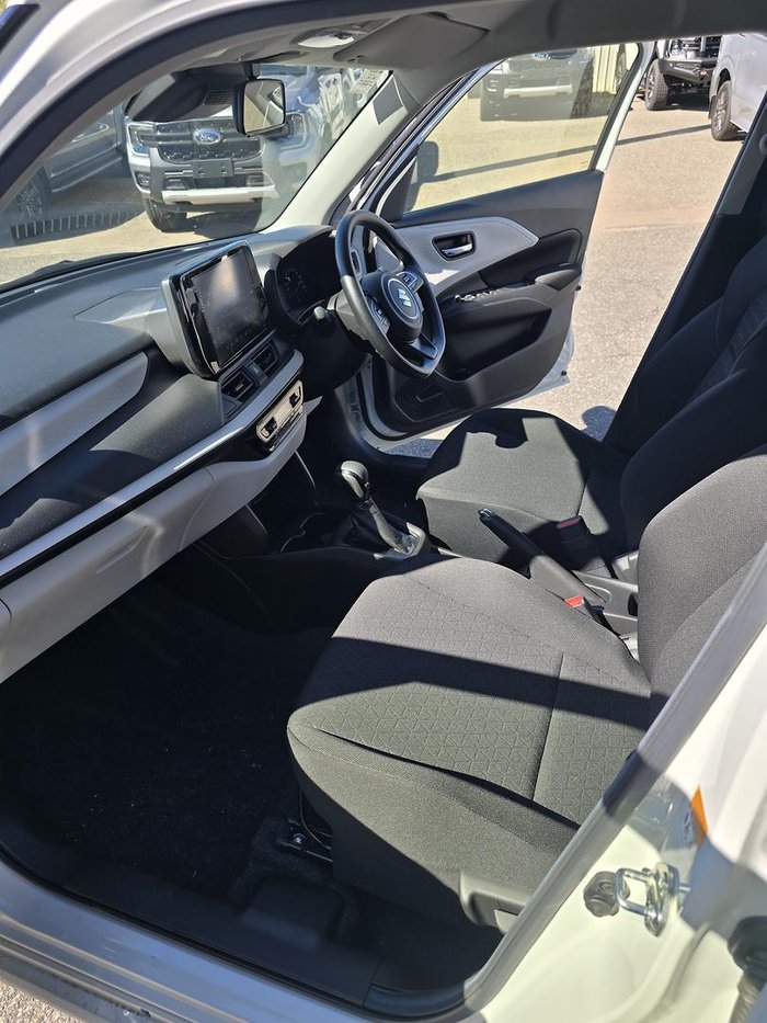 2025 Suzuki Swift Hybrid UZ Pure White