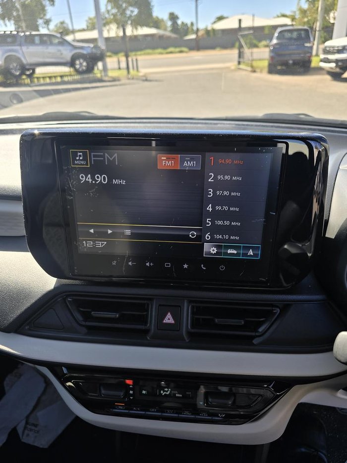 2025 Suzuki Swift Hybrid UZ Pure White