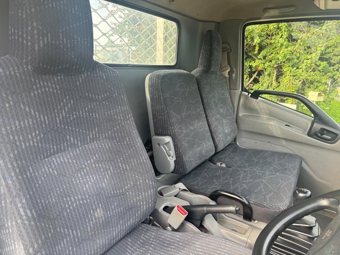 2017 Hino 300 617 WHITE