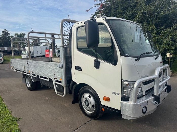 2017 Hino 300 617 WHITE