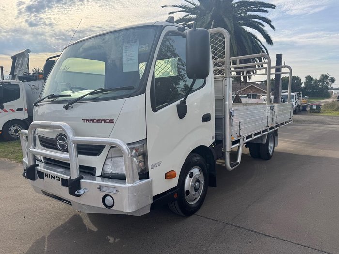2017 Hino 300 617 WHITE