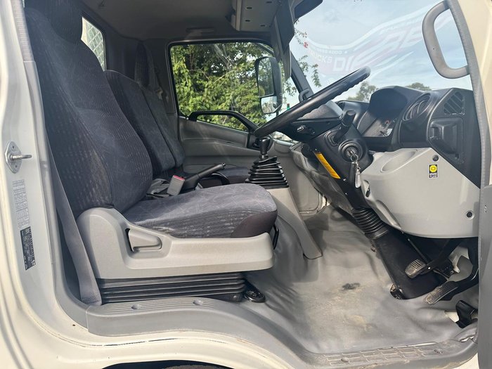 2017 Hino 300 617 WHITE