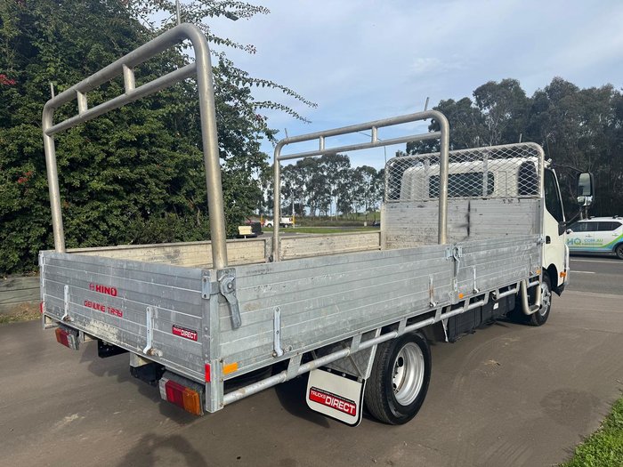 2017 Hino 300 617 WHITE